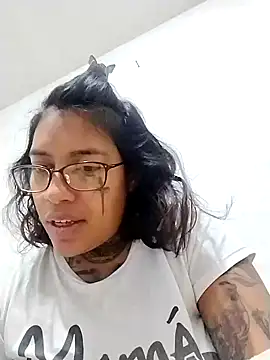 Snapshot of Chicattoo69 chatting on 4, 12, 2025 Chicattoo69 online show from 4, 12, 2025