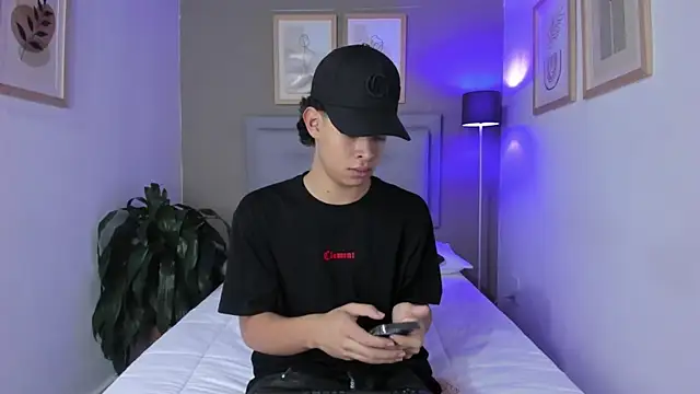 ApoloRicci online show from 30, 10, 2025