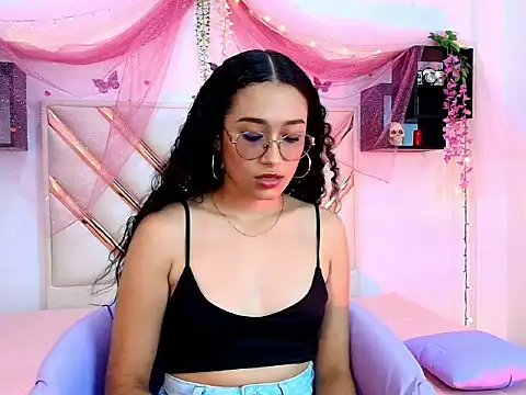 Snapshot of ZOEH_ROSS chatting on 22, 10, 2025 ZOEH ROSS online show from 22, 10, 2025
