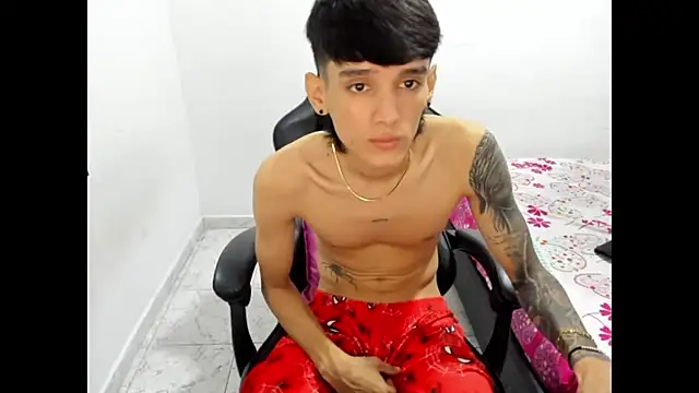 Snapshot of Stiwar_cute chatting on 21, 10, 2025 Stiwar cute online show from 21, 10, 2025