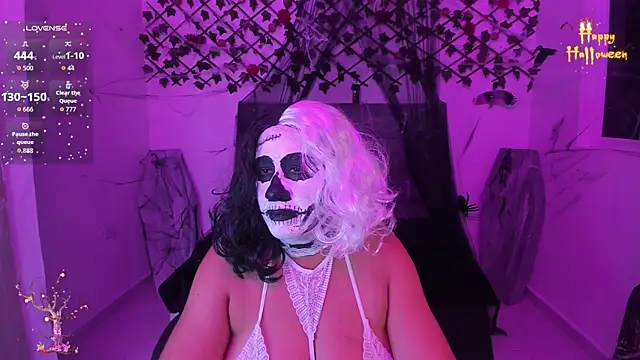 Karly Closson online show from 30, 10, 2025