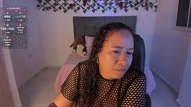 Karly Closson online show from 4, 11, 2025