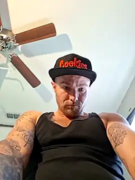 Snapshot of DadDDick925 chatting on 23, 10, 2025 DadDDick925 online show from 23, 10, 2025