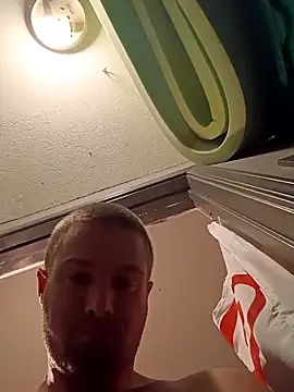 Snapshot of DadDDick925 chatting on 27, 10, 2025 DadDDick925 online show from 27, 10, 2025