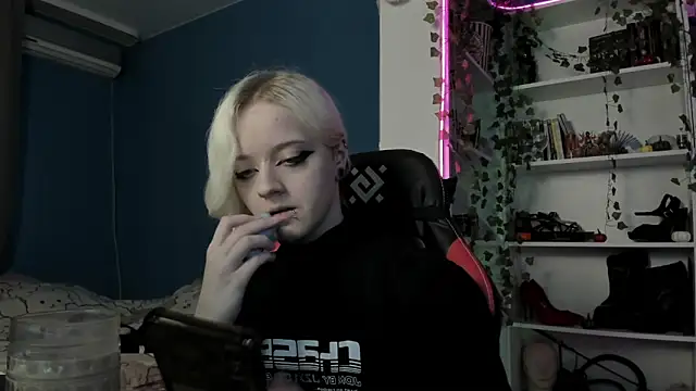 Snapshot of Holy_Mistress_S chatting on 9, 11, 2025 Holy Mistress S online show from 9, 11, 2025