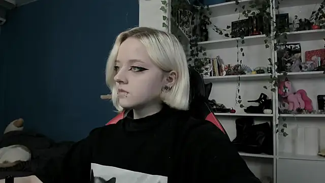 Snapshot of Holy_Mistress_S chatting on 15, 11, 2025 Holy Mistress S online show from 15, 11, 2025