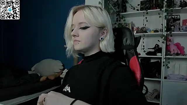 Snapshot of Holy_Mistress_S chatting on 30, 11, 2025 Holy Mistress S online show from 30, 11, 2025