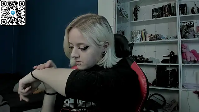 Snapshot of Holy_Mistress_S chatting on 19, 12, 2025 Holy Mistress S online show from 19, 12, 2025