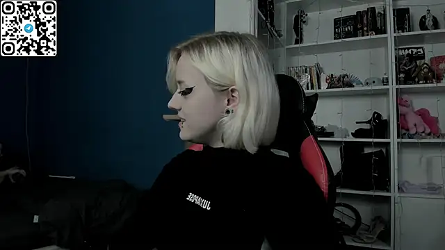 Snapshot of Holy_Mistress_S chatting on 23, 12, 2025 Holy Mistress S online show from 23, 12, 2025