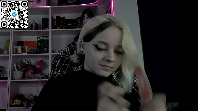 Snapshot of Holy_Mistress_S chatting on 25, 4, 2026 Holy Mistress S online show from 25, 4, 2026