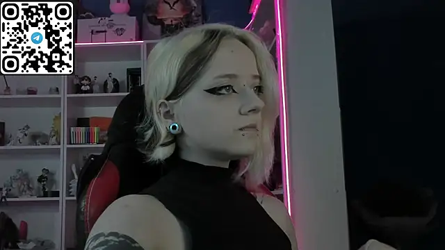 Snapshot of Holy_Mistress_S chatting on 3, 5, 2026 Holy Mistress S online show from 3, 5, 2026