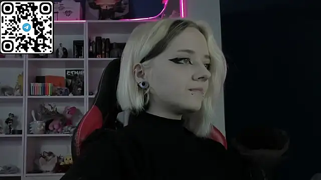 Snapshot of Holy_Mistress_S chatting on 5, 5, 2026 Holy Mistress S online show from 5, 5, 2026