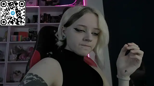 Snapshot of Holy_Mistress_S chatting on 10, 5, 2026 Holy Mistress S online show from 10, 5, 2026