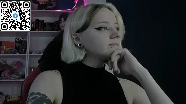 Snapshot of Holy_Mistress_S chatting on 12, 5, 2026 Holy Mistress S online show from 12, 5, 2026