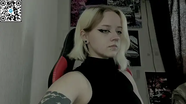 Snapshot of Holy_Mistress_S chatting on 12, 7, 2026 Holy Mistress S online show from 12, 7, 2026