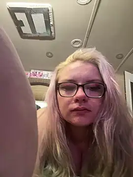 Snapshot of lostinherwonderland chatting on 23, 10, 2025 lostinherwonderland online show from 23, 10, 2025