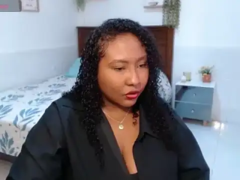 Snapshot of KaroldelaTorree chatting on 24, 10, 2025 KaroldelaTorree online show from 24, 10, 2025
