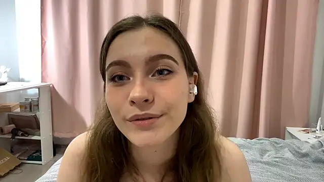 Kira Sanders online show from 25, 10, 2025