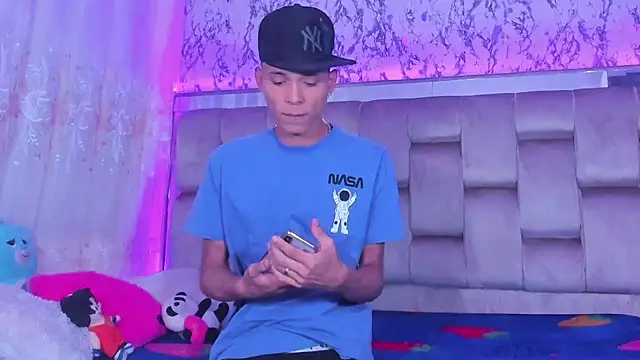 boyswantingplay online show from 13, 11, 2025