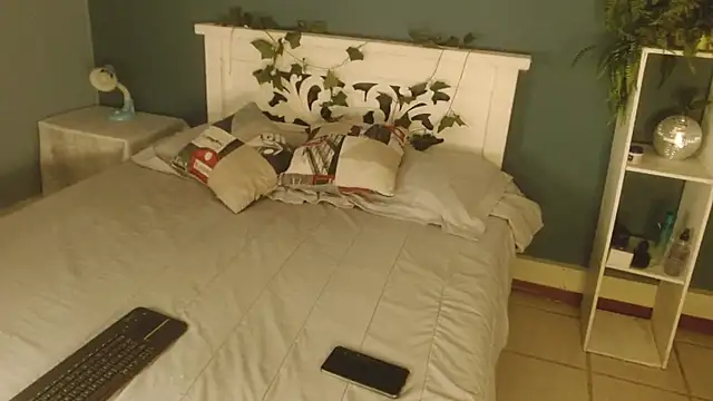 Snapshot of Samantha__Benet chatting on 25, 11, 2025 Samantha Benet online show from 25, 11, 2025