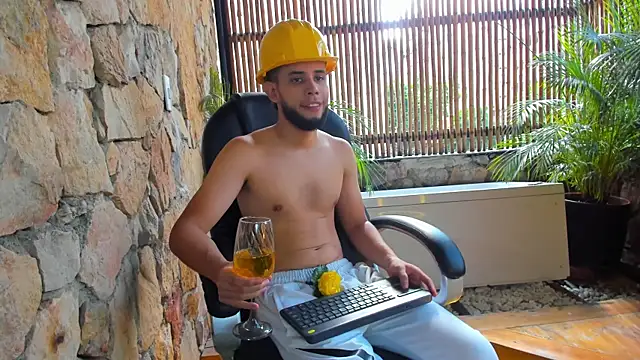 Maxcole 07 online show from 14, 12, 2025