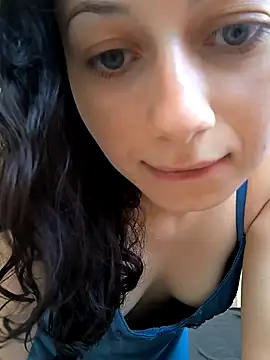 Snapshot of Meiii27 chatting on 28, 11, 2025 Meiii27 online show from 28, 11, 2025