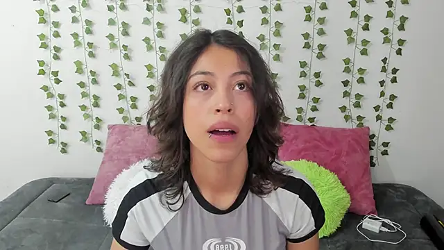 emily jonessxx online show from 24, 3, 2026