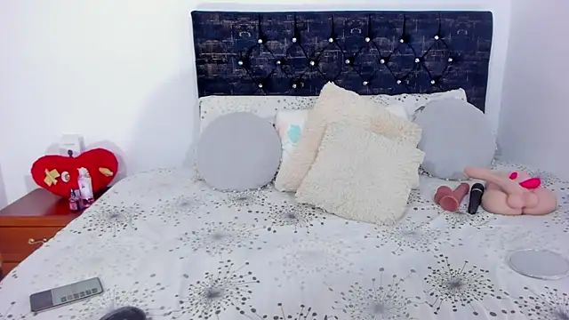 Snapshot of RubyLuxeX chatting on 7, 5, 2026 RubyLuxeX online show from 7, 5, 2026