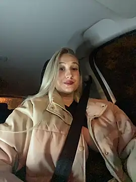 Snapshot of MilliEva chatting on 28, 10, 2025 MilliEva online show from 28, 10, 2025