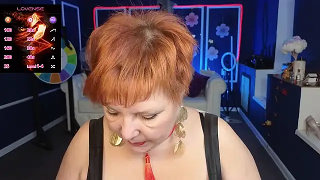 Snapshot of Kira_Kirke chatting on 24, 10, 2025 Kira Kirke online show from 24, 10, 2025