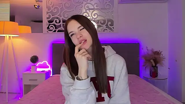 LuisaClover online show from 20, 2, 2026