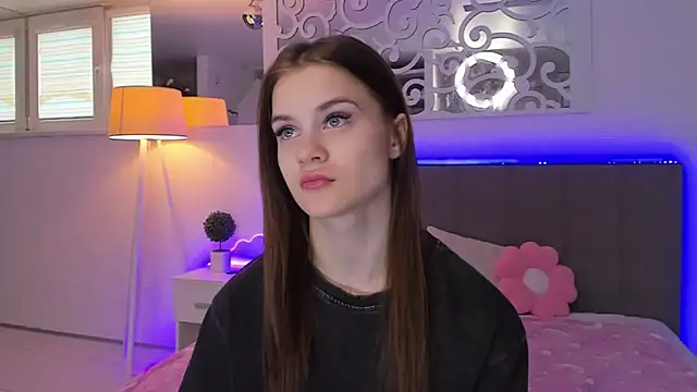 LuisaClover online show from 25, 3, 2026