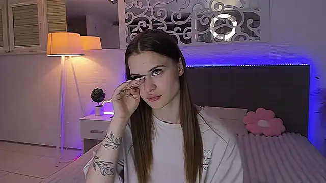 LuisaClover online show from 27, 6, 2026