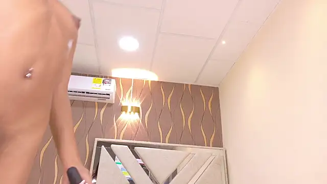 iam nicolle online show from 9, 4, 2026