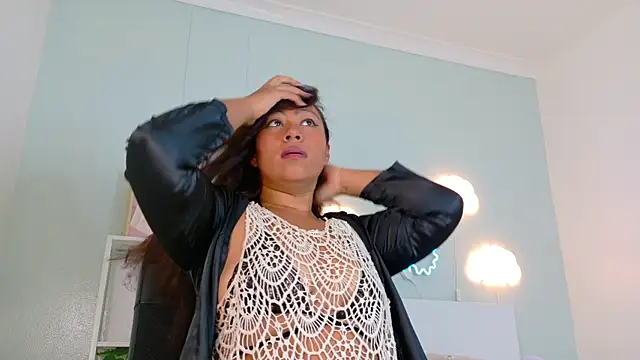 Snapshot of SeleneGibson__ chatting on 18, 11, 2025 SeleneGibson online show from 18, 11, 2025