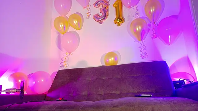 Snapshot of SeleneGibson__ chatting on 19, 12, 2025 SeleneGibson online show from 19, 12, 2025