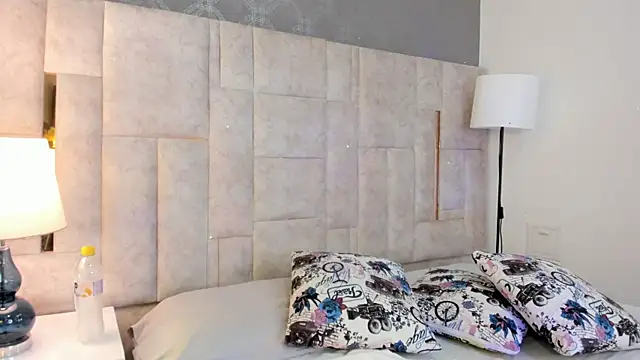 Snapshot of DianneVega chatting on 22, 12, 2025 DianneVega online show from 22, 12, 2025