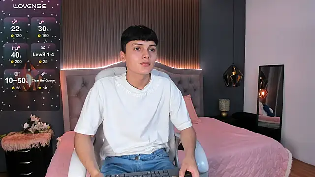 Snapshot of Maxii18_ chatting on 13, 11, 2025 Maxii18 online show from 13, 11, 2025