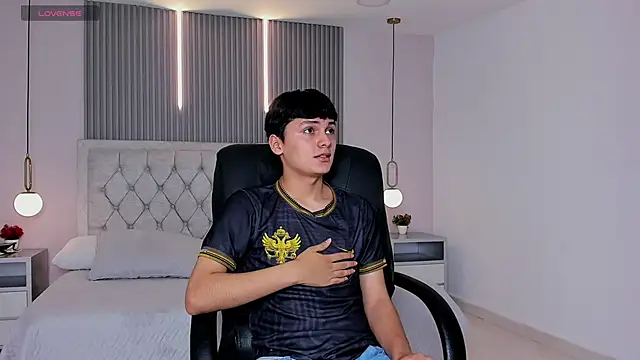 Snapshot of Maxii18_ chatting on 16, 12, 2025 Maxii18 online show from 16, 12, 2025