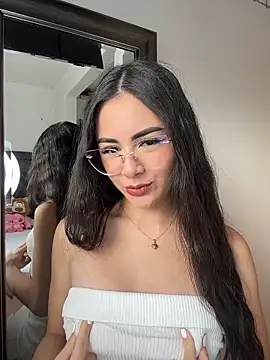 IslaCole online show from 16, 2, 2026