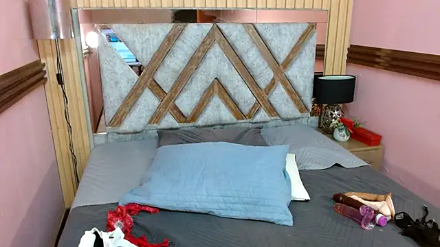 Snapshot of Emma_Kiut_ chatting on 1, 12, 2025 Emma Kiut online show from 1, 12, 2025