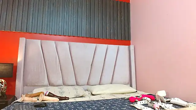 Snapshot of Emma_Kiut_ chatting on 18, 12, 2025 Emma Kiut online show from 18, 12, 2025