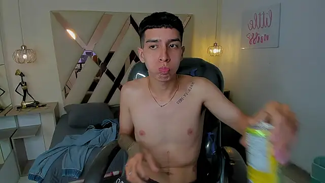 Snapshot of SamNicolson chatting on 24, 10, 2025 SamNicolson online show from 24, 10, 2025