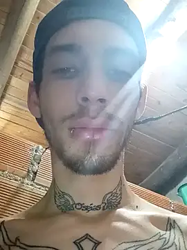 Snapshot of Leonel18cm chatting on 25, 10, 2025 Leonel18cm online show from 25, 10, 2025