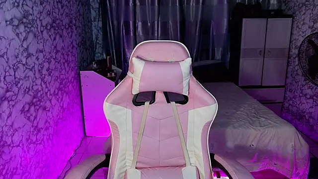 Snapshot of _Lachica_ chatting on 10, 11, 2025 Lachica online show from 10, 11, 2025