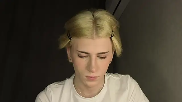 Oliver star boy  online show from 12, 5, 2026