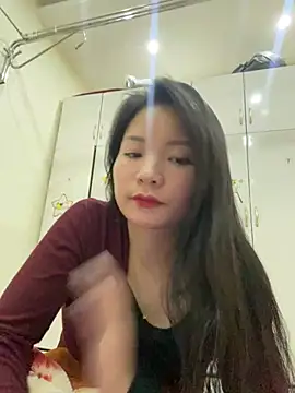 Bee Yellow00 online show from 15, 1, 2026