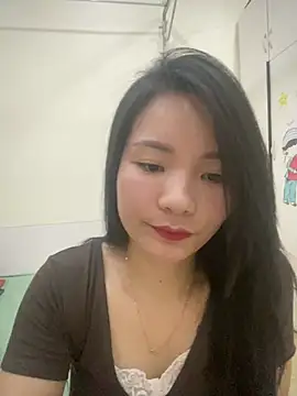 Bee Yellow00 online show from 28, 4, 2026