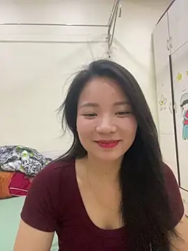 Bee Yellow00 online show from 8, 5, 2026
