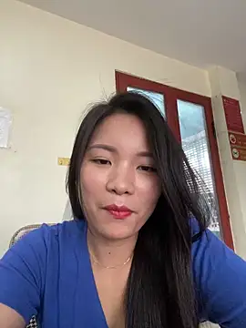 Snapshot of Bee_Yellow00 chatting on 4, 6, 2026 Bee Yellow00 online show from 4, 6, 2026